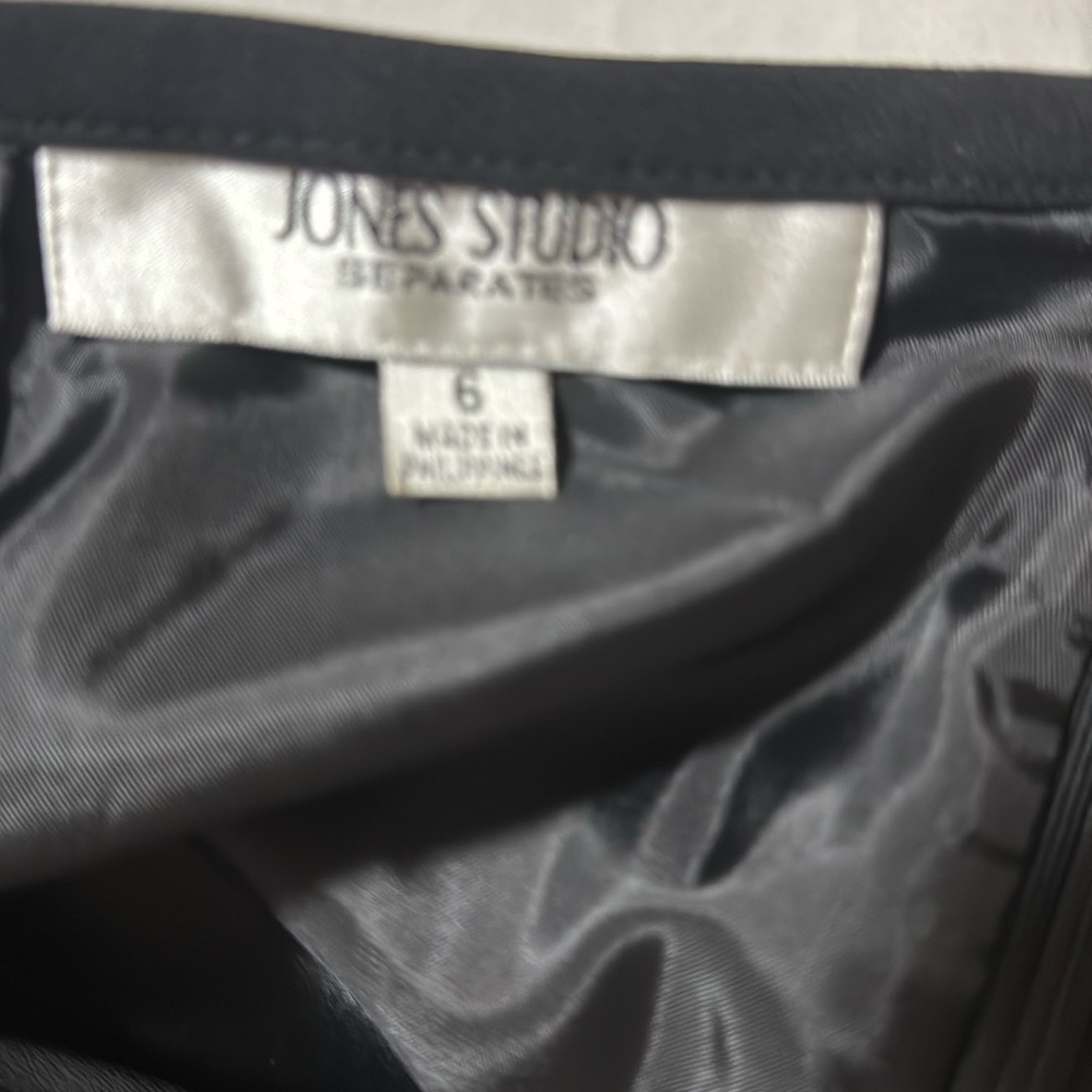 Jones studio skirt